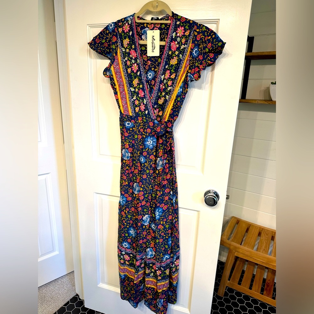 Women’s size small floral, dress new with tags